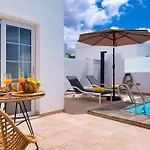 Будинок відпочинку Marina Oasis - Private Pool, Air-con And Sat Tv By Lanzarote