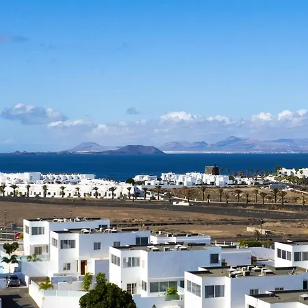 Marina Oasis-private Pool, Air-con, Sat Tv * Playa Blanca