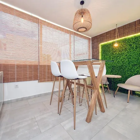 Marina Oasis-private Pool, Air-con, Sat Tv Playa Blanca