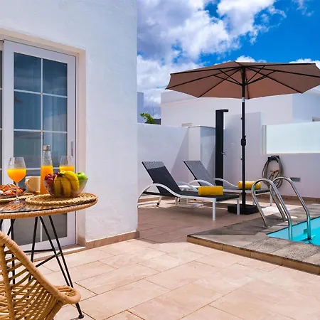 Feriehus Marina Oasis - Private Pool, Air-con And Sat Tv By Lanzarote