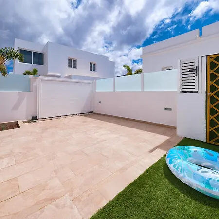 Сasa de vacaciones Marina Oasis - Private Pool, Air-con And Sat Tv By Lanzarote *