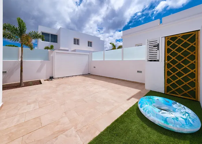 Ferienhaus Marina Oasis - Private Pool, Air-con And Sat Tv By Lanzarote *